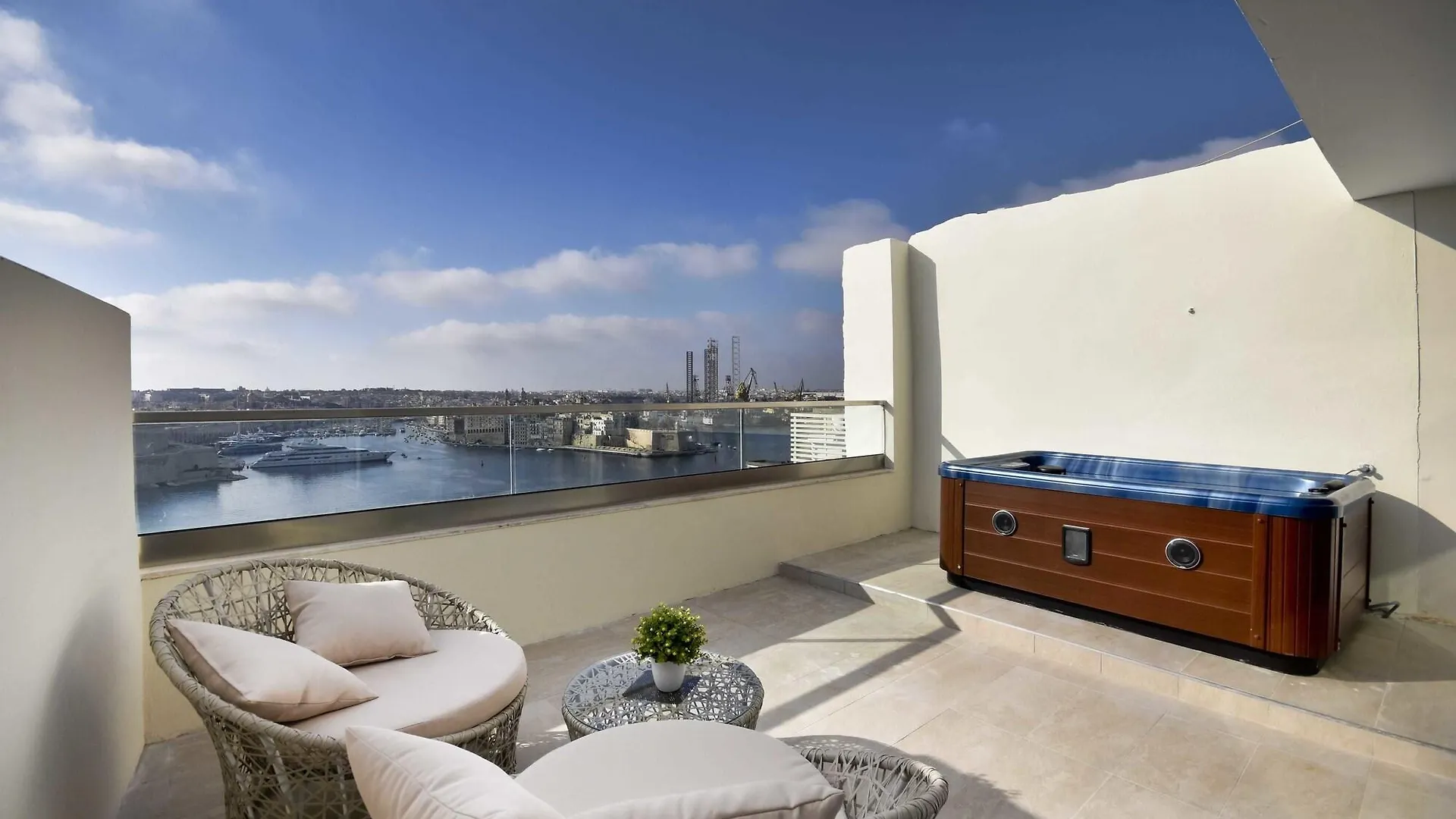 Hotel The British Suites Valletta